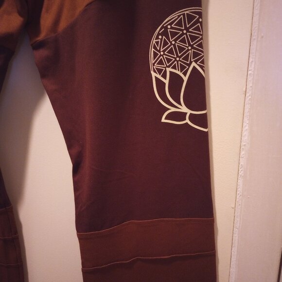 Workout pants lotus flower size L browm/cream like new! - Picture 1 of 8